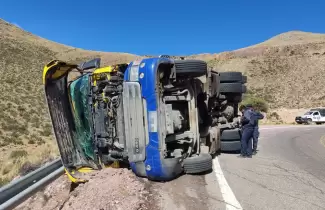camion-cuesta-de-lipan