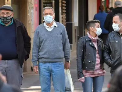gente-barbijos-calle