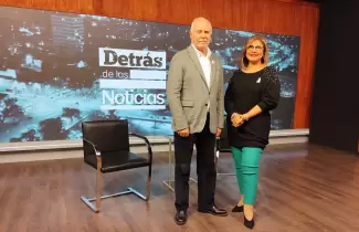 guillermo-jenefes-y-claudia-figueroa-detras-de-las-noticias--1