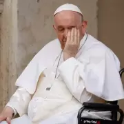León Gieco cantó "Solo le pido a Dios" en el Vaticano y emocionó al Papa Francisco