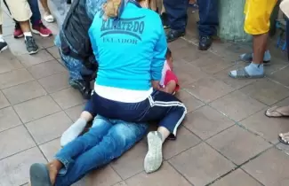 MUJER-CAMPEONA-INMOVILIZO-GOLPEADOR
