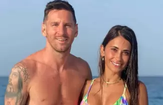 LEO-MESSI-Y-ANTONELA-