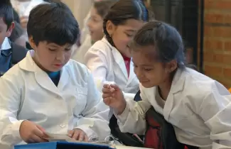 ninos-en-la-escuela-