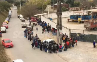 filas-para-comprar-garrafas-2