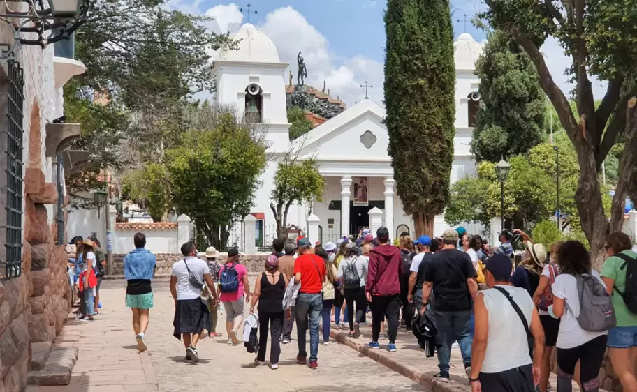 turistas-humahuaca-jujuy
