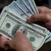 El dólar continúa en alza: la cotización libre subió a 730 pesos y marcó un nuevo récord