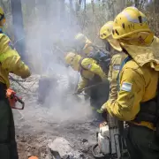 Incendio en Salta: brigadistas de Jujuy refuerzan el trabajo en Río Piedras ante el avance del fuego
