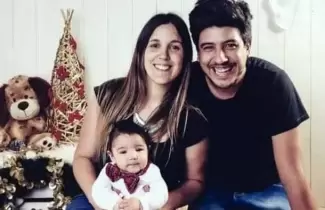 Gast�n Far�as y Florencia Dom�nico junto al hijo que ten�an en com�n