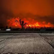 Angustia en Orán: los incendios se acercan a una estación de servicio