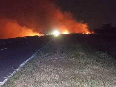 Incendio de pastizales a la vera de Ruta 66