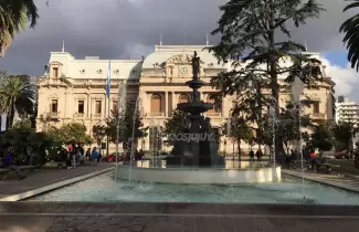 Casa de Gobierno y Plaza Belgrano