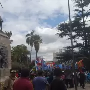 Organizaciones sociales marcharon a Plaza Belgrano: “Pasa el Mundial, pasan las elecciones y la pobreza continúa”