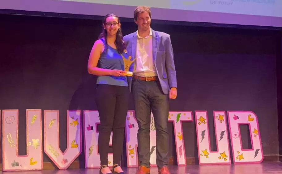 Emilia Abatedaga en los premios jovenes destacados