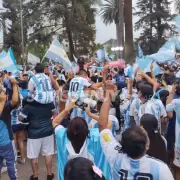 Argentina semifinalista: los festejos de los jujeños en la plaza Belgrano