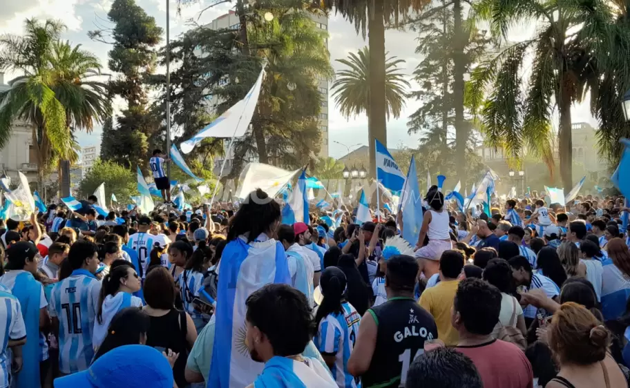 Festejos tras el pase de Argentina a la final del mundo