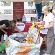 Continúa la donación de juguetes para los niños en "Ilusión en Navidad"