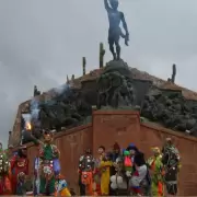 Repleto de basura: as qued el Monumento a la Independencia tras el carnaval