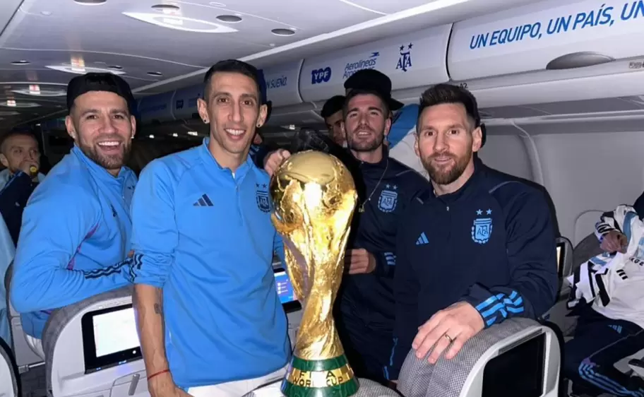 Las fotos de Lionel Messi con la Copa del Mundo