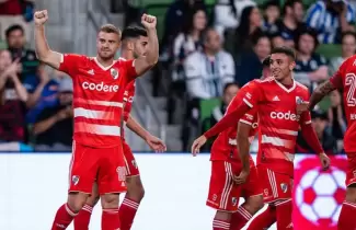 Lucas Beltr�n celebra su gol