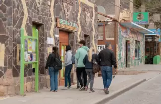 Turistas recorren Tilcara