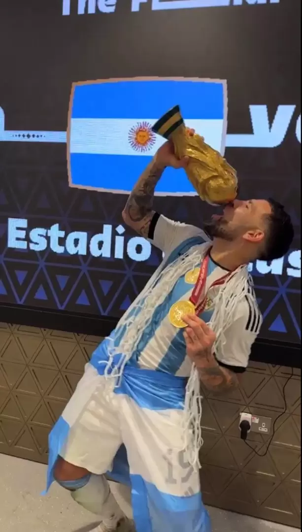 Los jugadores transmitieron en vivo luego de la obtención de la Copa del Mundo (Fuente: Instagram @nicolasotamendi)