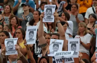 La cara de Fernando se multiplica en los carteles que piden "justicia"