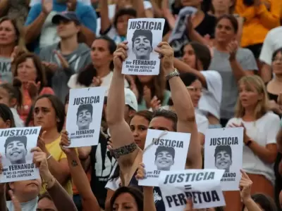 La cara de Fernando se multiplica en los carteles que piden "justicia"