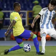 La selección argentina sufrió una dura caída por 3-1 ante Brasil y se complicó en el Sudamericano Sub 20