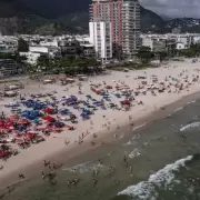 Río de Janeiro registró 58° de sensación térmica y luego se desató un temporal que dejó ocho desaparecidos