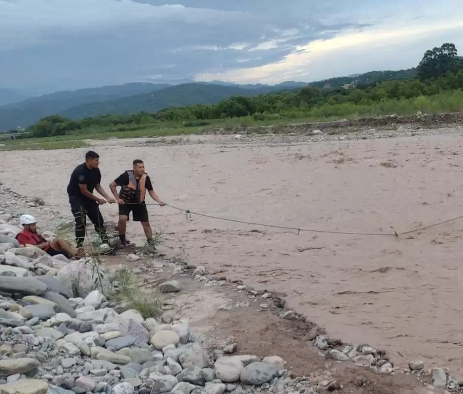 Rescate de tres menores de edad en el Río Grande