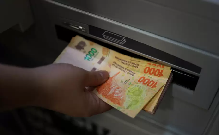 cajero dinero plata