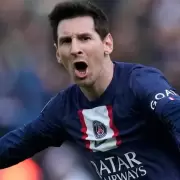Con un golazo de Messi en tiempo de descuento, el PSG le ganó 4-3 al Lille y se afianza en la cima