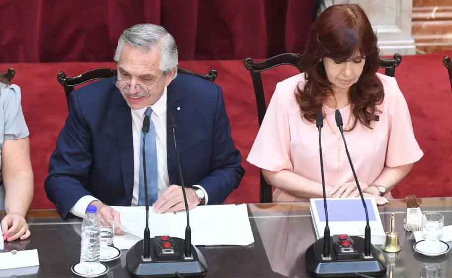 Alberto Fernández y Cristina Fernández en la asamblea legislativa