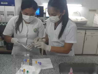 estudiantes de laboratorio