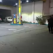 Jujuy: cayó un rayo en una estación de servicio y se prendió fuego el techo