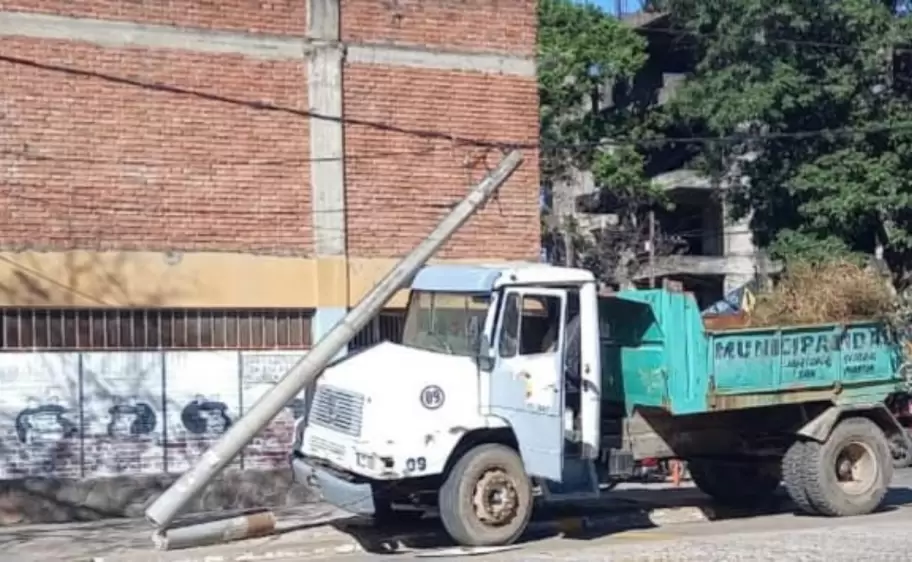 Choque de un camión en Libertador - Foto: Info Yungas