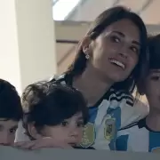 Las fotos de Antonela Rocuzzo y sus hijos Thiago, Mateo y Ciro Messi en la fiesta de la Selección