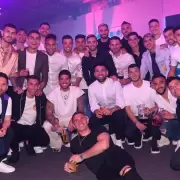 Del baile entre Antonela y Messi vestido con ropa de la Selección al look de De Paul y Tini: la fiesta de la Scaloneta