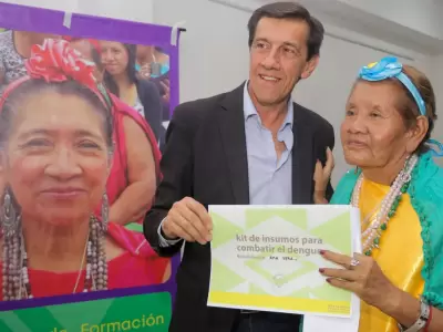 Entrega de subsudios a emprendedoras del pueblo guaran