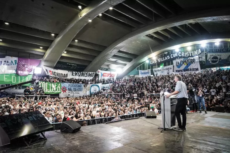 Máximo Kirchner en el acto ante la militancia