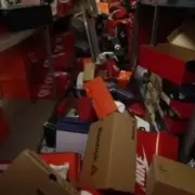 Crimen imperfecto: robaron más de 200 zapatillas pero eran todas del pie derecho