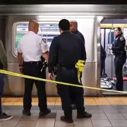 Un exmarine estrangul y mat a un imitador de Michael Jackson en el metro de Nueva York