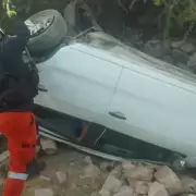 Humahuaca: chocaron contra un camión, cayeron 5 metros de altura y sufrieron heridas graves