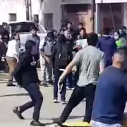 Estudiantes de distintos colegios de Libertador protagonizaron una batalla campal