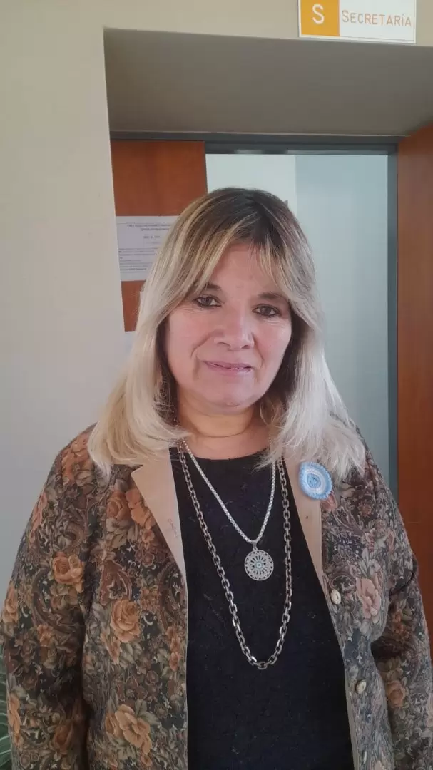 Graciela Elena Gmez, Directora del Secundario 48 Prof. Alberto Amante