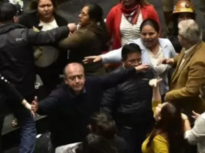 Trompadas en el congreso de Bolivia