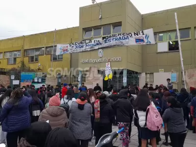 Protesta en la escuela de Comercio Nº1 de Perico