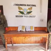 Tres Cruces: detuvieron a un ciudadano boliviano que transportaba 2 kg cocaína en libros
