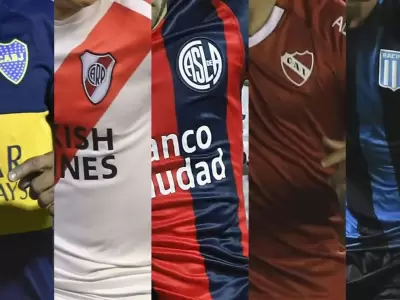 Camisetas de los cinco grandes del futbol argentino.