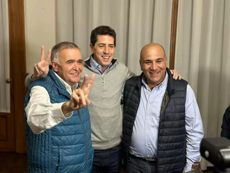 "Wado" de Pedro con Manzur y Jaldo